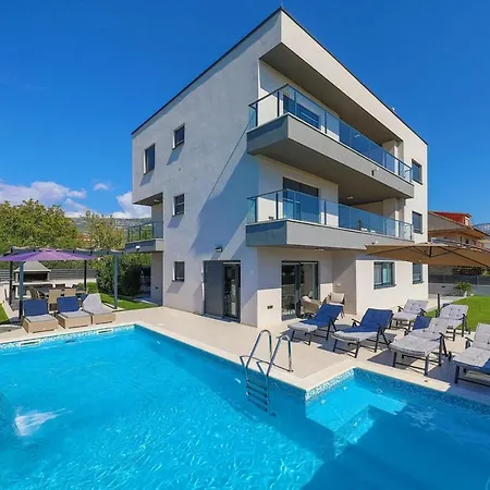 Luxury Dream House بيت للعطل Kaštela