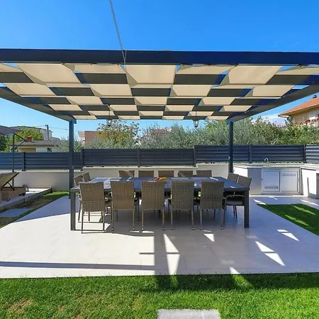 بيت للعطل Luxury Dream House